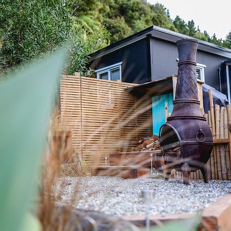 Kaitake Kabana - Unique, Off-Grid, Studio Retreat Oakura 외부 사진