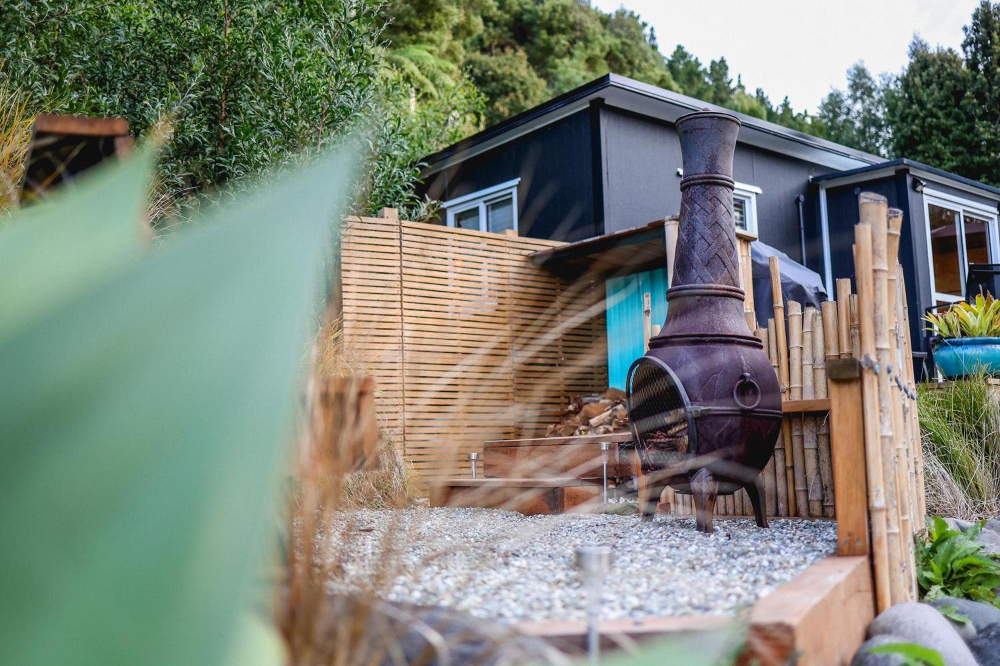 Kaitake Kabana - Unique, Off-Grid, Studio Retreat Oakura 외부 사진