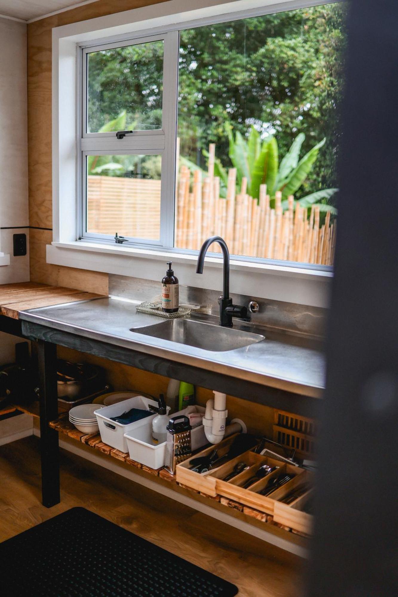 Kaitake Kabana - Unique, Off-Grid, Studio Retreat Oakura 외부 사진