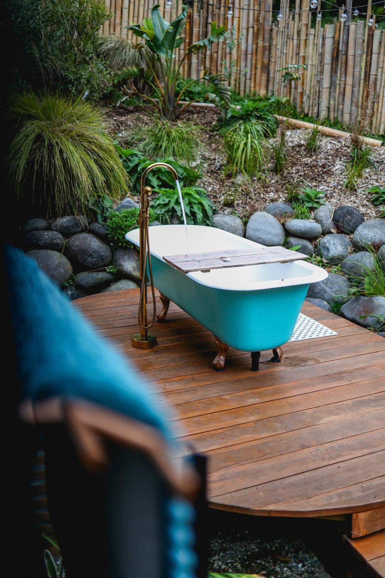 Kaitake Kabana - Unique, Off-Grid, Studio Retreat Oakura 외부 사진