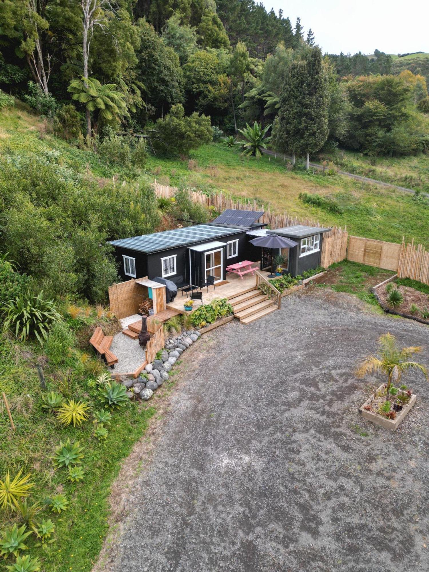 Kaitake Kabana - Unique, Off-Grid, Studio Retreat Oakura 외부 사진